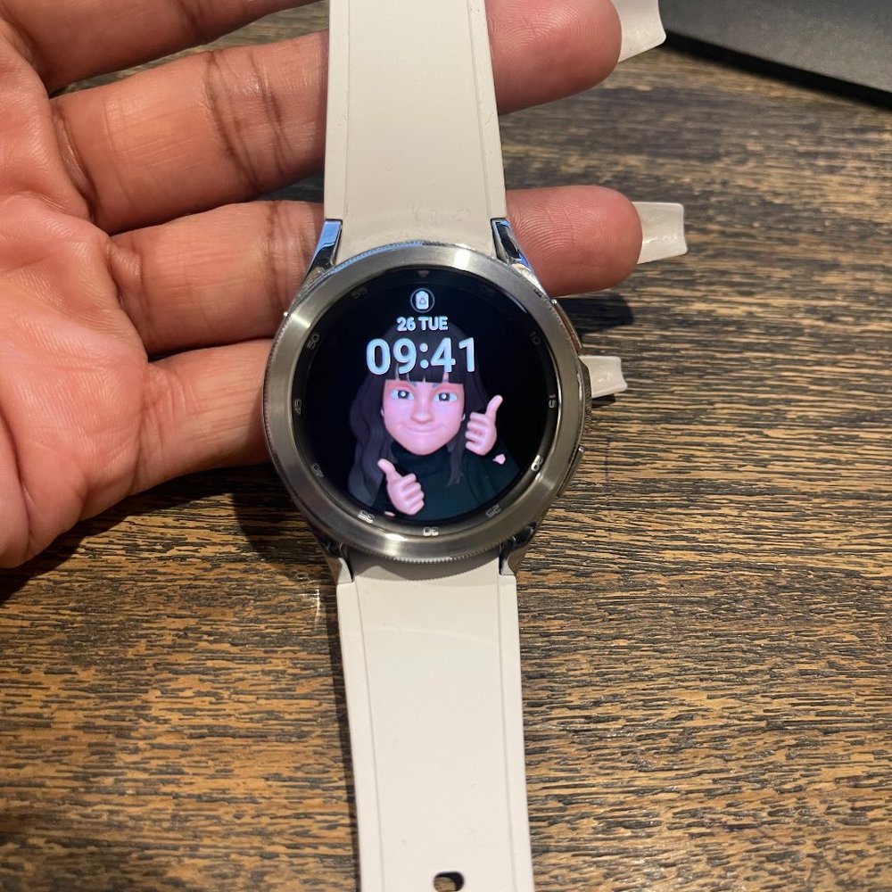 LIKE NEW SAMSUNG GALAXY 4 WHITE BAND